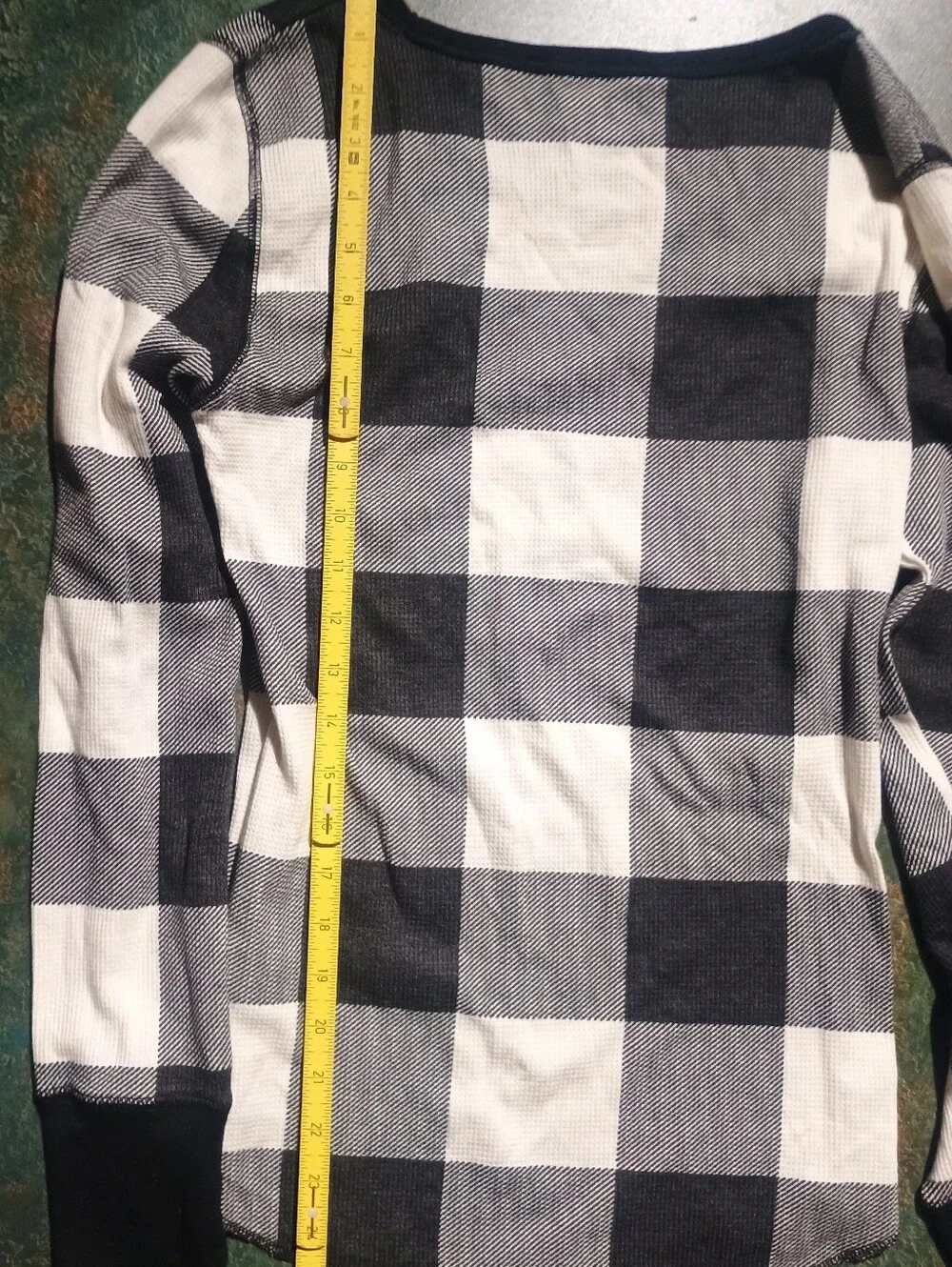 Old Navy Black & White Buffalo Plaid Long Sleeve Sweater
